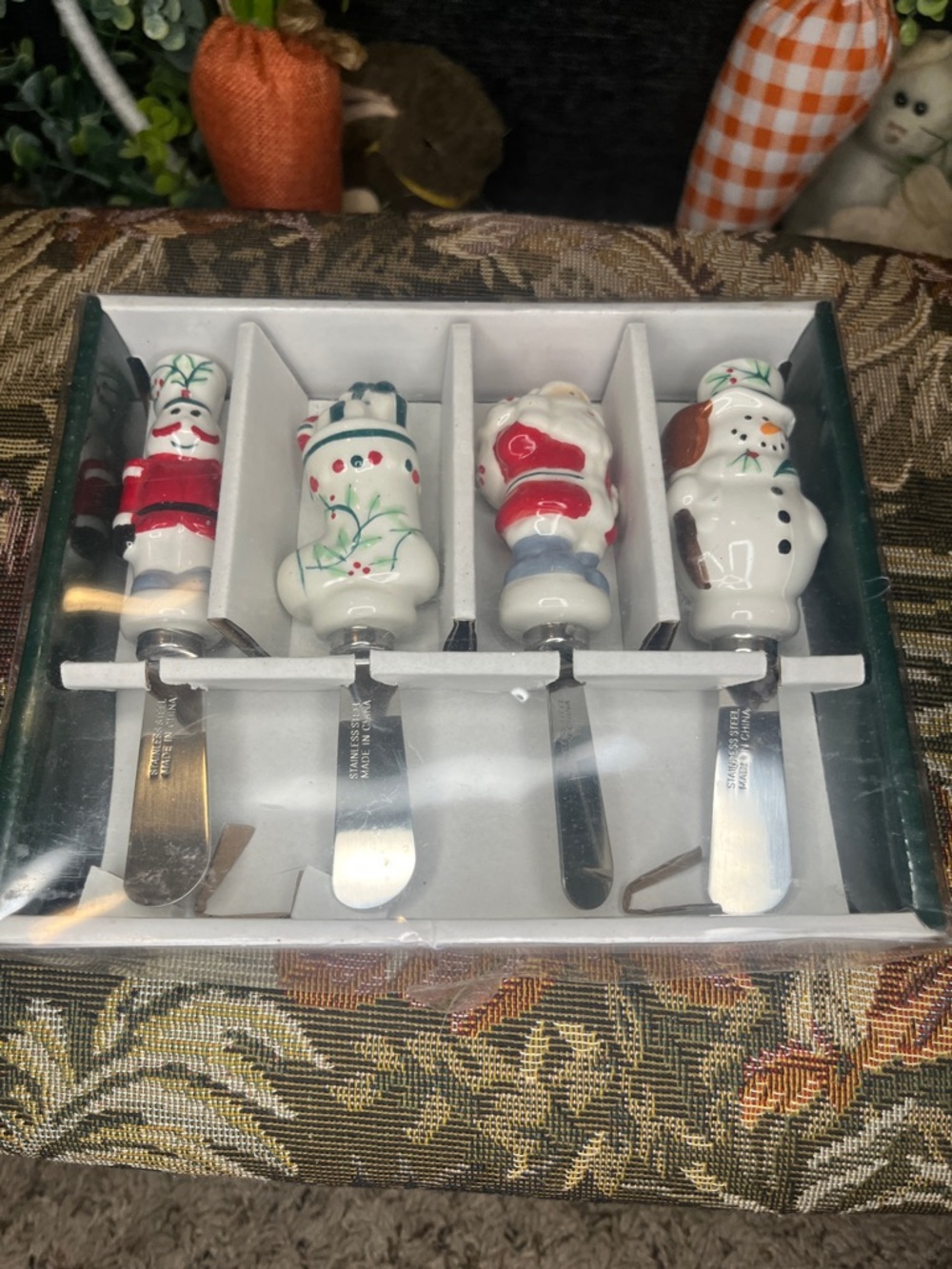 Pfaltzgraff White and Red Holiday Spreaders Set